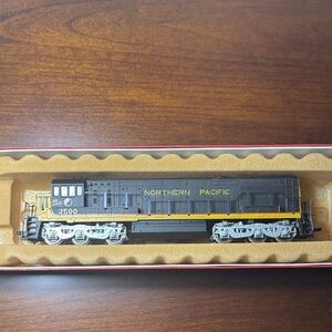 Rivarossi Northern Pacific HO Scale Diesel Locomotive (New)